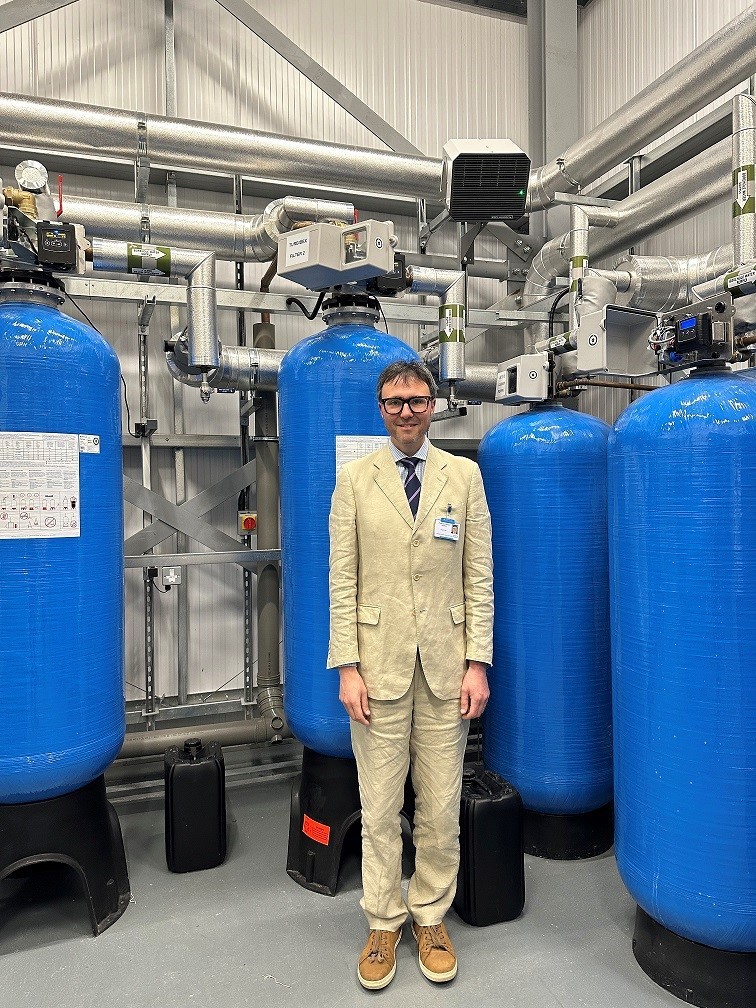 Tall man with cylinders
